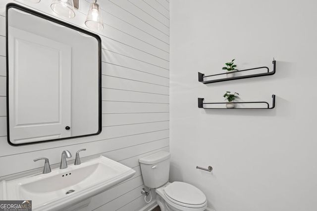 15 Lochurst Lane, Roswell, GA 30076