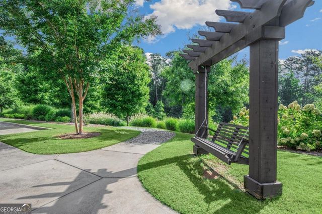 15 Lochurst Lane, Roswell, GA 30076