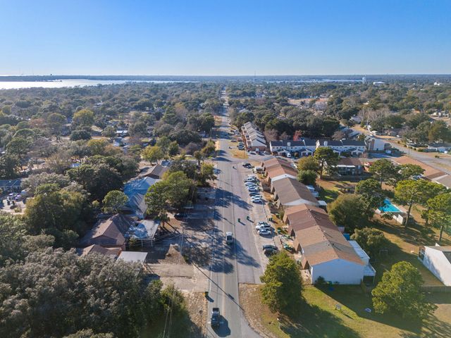 145 4Th Avenue APT C2, Shalimar, FL 32579