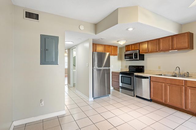145 4Th Avenue APT C2, Shalimar, FL 32579