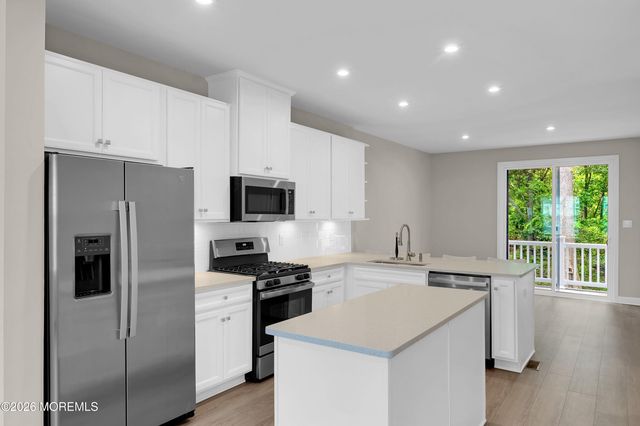 9 Halifax Road, Bayville, NJ 08721