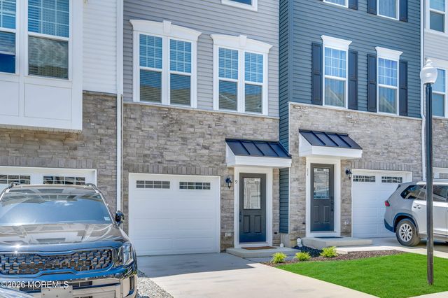 9 Halifax Road, Bayville, NJ 08721