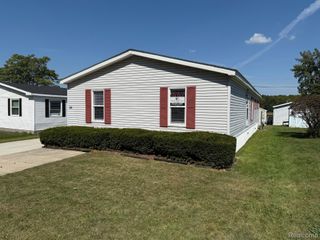 24 S Hill Drive, Fenton Charter Township, MI 48430