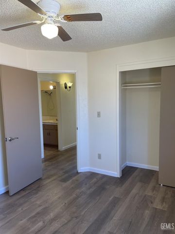 6213 Quaking Aspen Street, Bakersfield, CA 93313