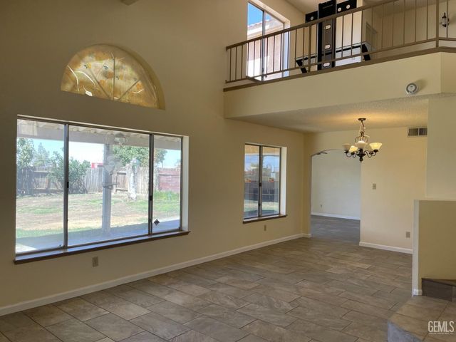 6213 Quaking Aspen Street, Bakersfield, CA 93313