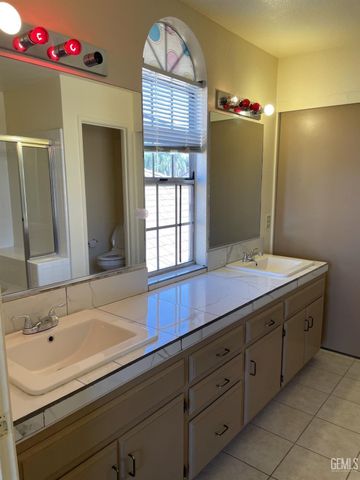 6213 Quaking Aspen Street, Bakersfield, CA 93313