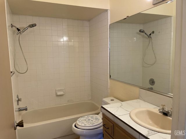 6213 Quaking Aspen Street, Bakersfield, CA 93313
