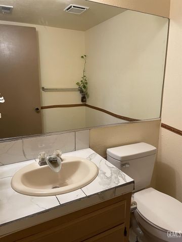 6213 Quaking Aspen Street, Bakersfield, CA 93313