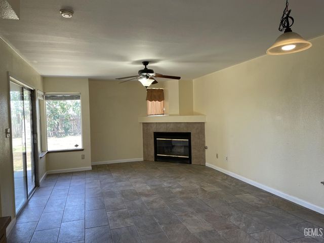 6213 Quaking Aspen Street, Bakersfield, CA 93313