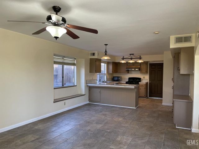 6213 Quaking Aspen Street, Bakersfield, CA 93313