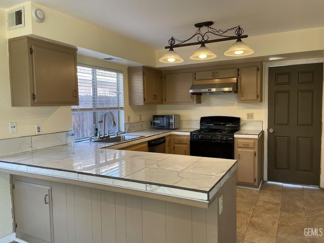 6213 Quaking Aspen Street, Bakersfield, CA 93313