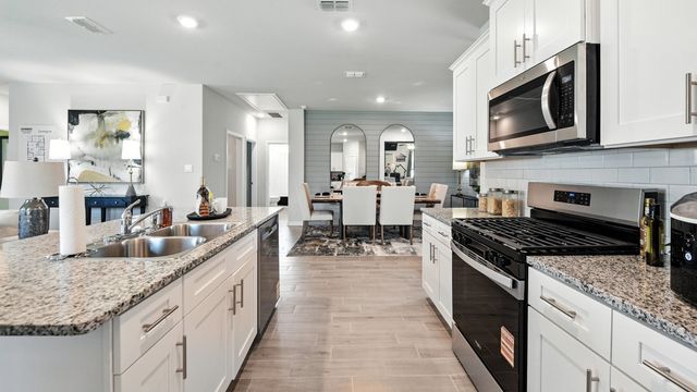 1233 TREEHOUSE Lane, Decatur, TX 76234