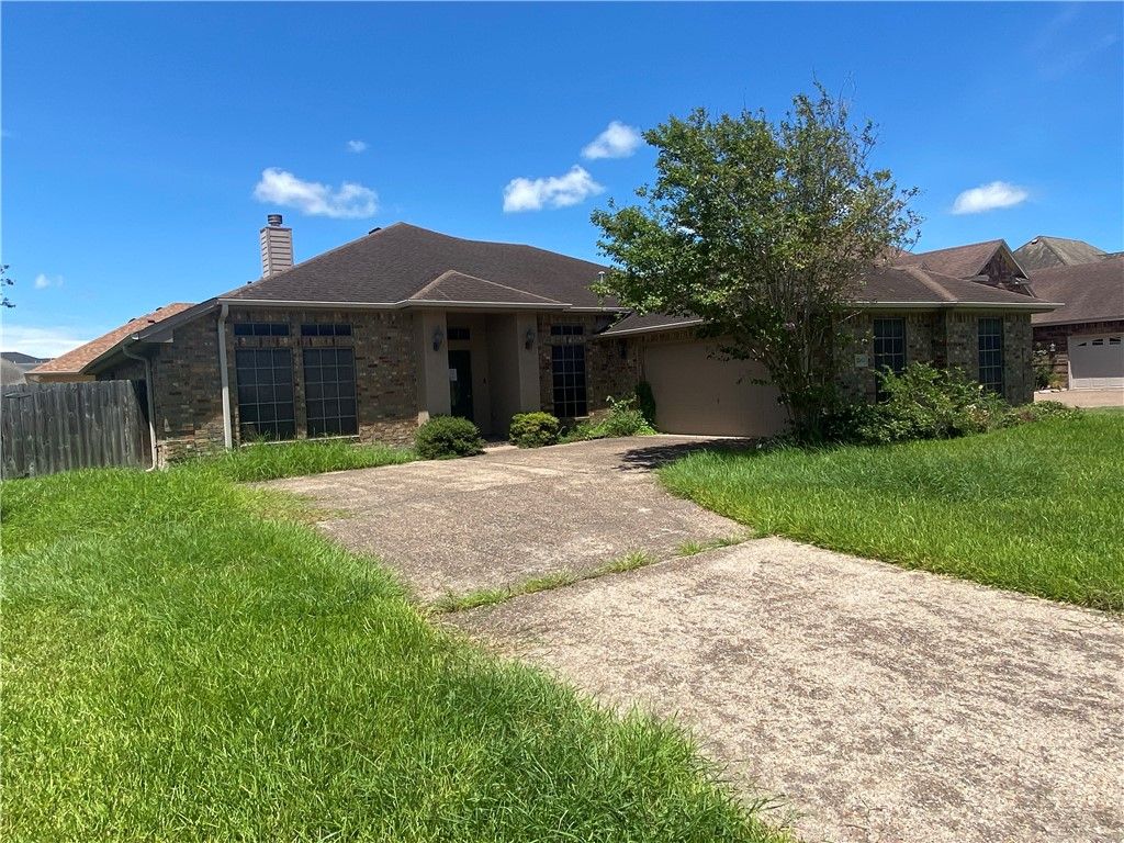 6510 Philmont Lake Dr, Corpus Christi, TX 78414