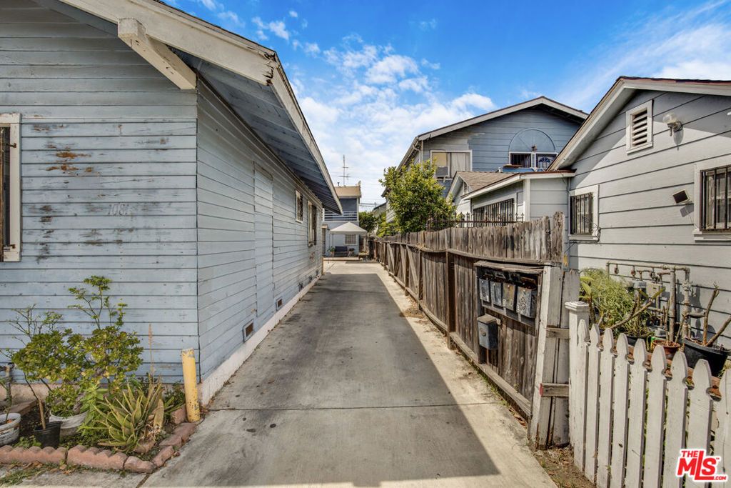 1081 Cherry Avenue, Long Beach, CA 90813