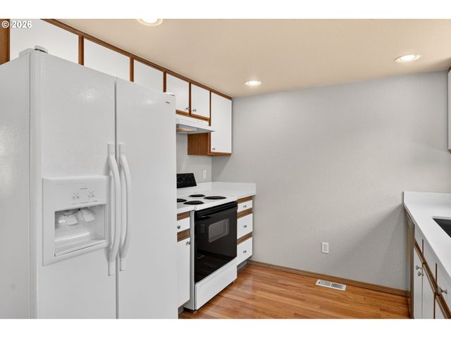 2008 Se 143RD Ave, Portland, OR 97233