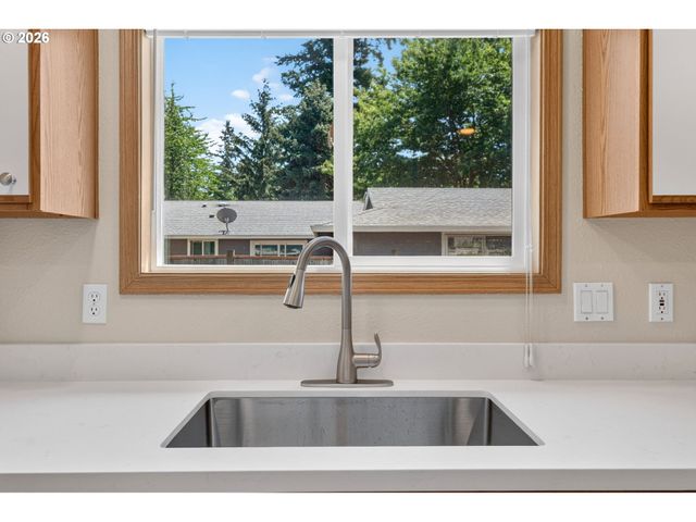 2008 Se 143RD Ave, Portland, OR 97233