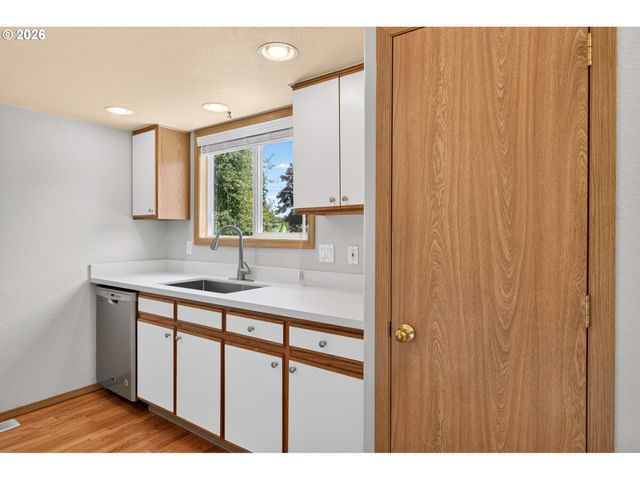 2008 Se 143RD Ave, Portland, OR 97233