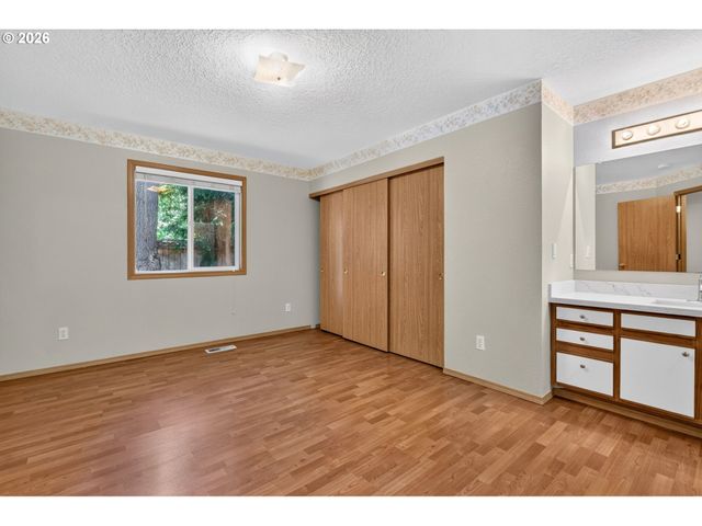 2008 Se 143RD Ave, Portland, OR 97233