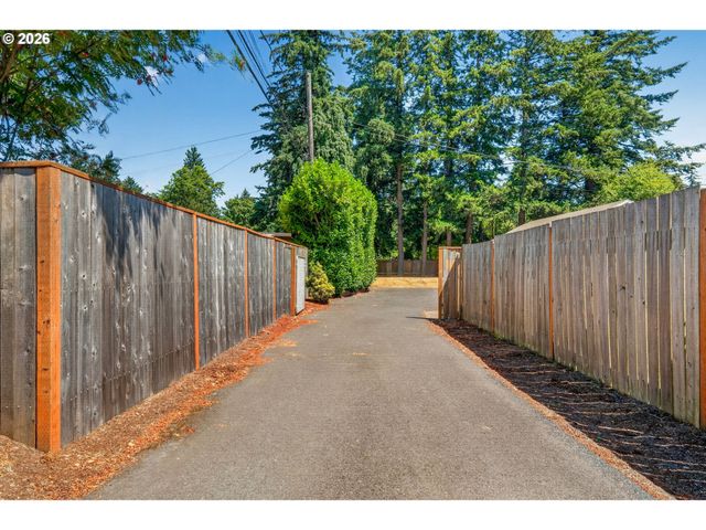 2008 Se 143RD Ave, Portland, OR 97233