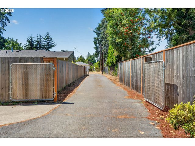 2008 Se 143RD Ave, Portland, OR 97233