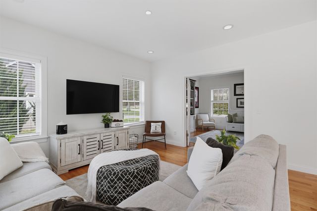 3 Hummingbird Lane, Salem, NH 03079