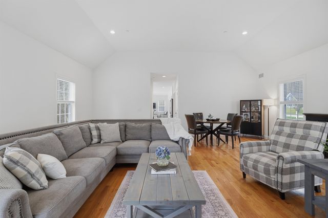 3 Hummingbird Lane, Salem, NH 03079