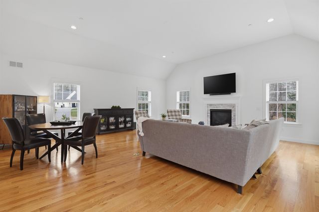 3 Hummingbird Lane, Salem, NH 03079