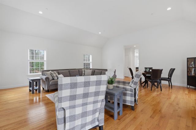 3 Hummingbird Lane, Salem, NH 03079