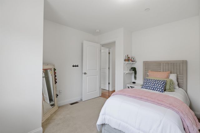 3 Hummingbird Lane, Salem, NH 03079