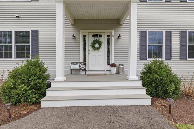 3 Hummingbird Lane, Salem, NH 03079