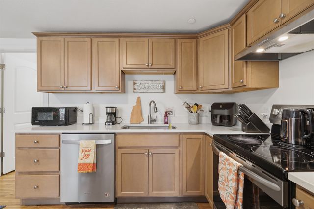 3 Hummingbird Lane, Salem, NH 03079