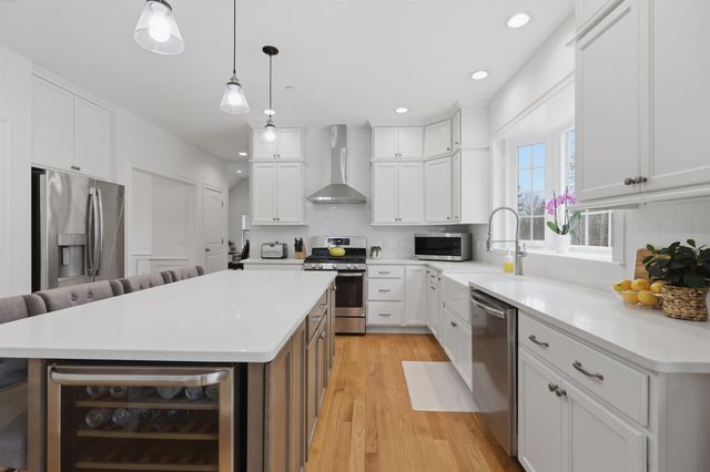 3 Hummingbird Lane, Salem, NH 03079