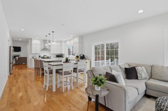 3 Hummingbird Lane, Salem, NH 03079