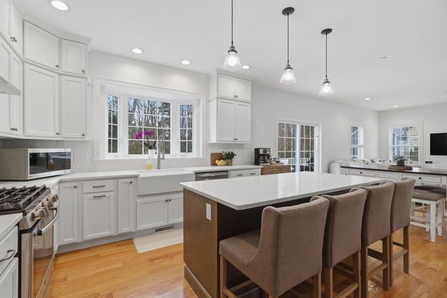 3 Hummingbird Lane, Salem, NH 03079