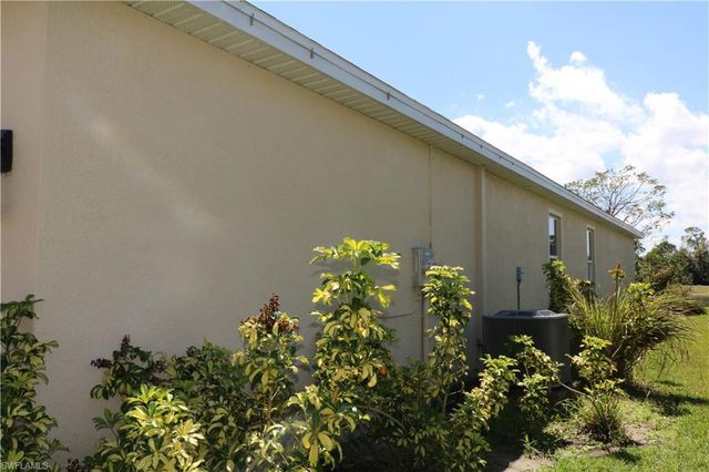 8804 Swell Brooks CT, North Fort Myers, FL 33917