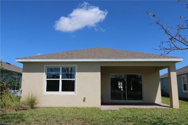 8804 Swell Brooks CT, North Fort Myers, FL 33917