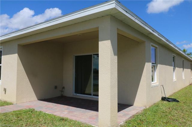 8804 Swell Brooks CT, North Fort Myers, FL 33917