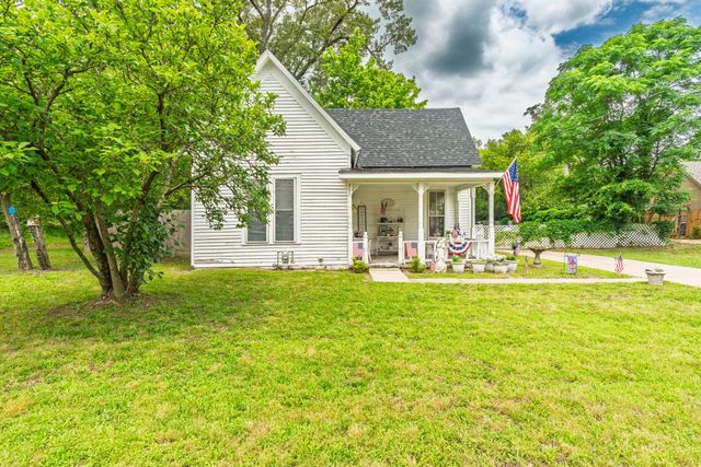 911 N Main Street, Winnsboro, TX 75494