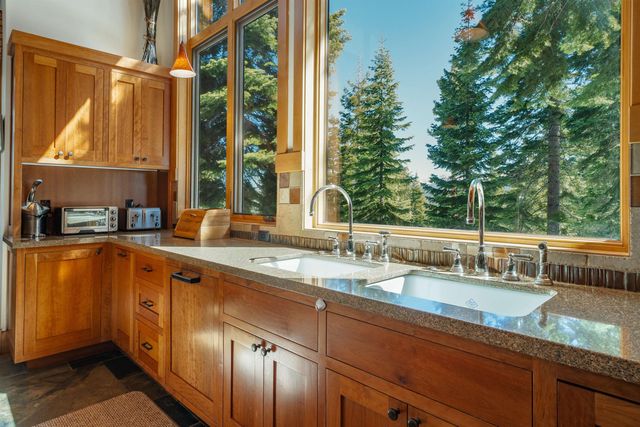 2526 N Summit Place, Truckee, CA 96161