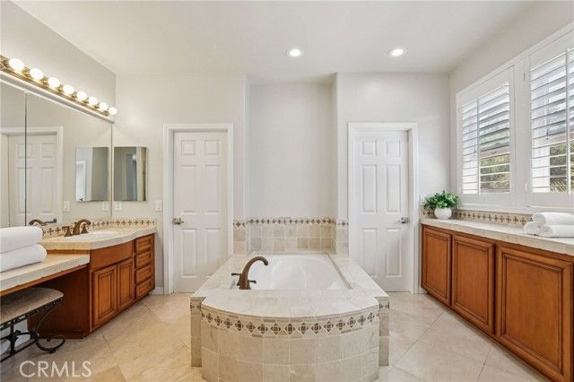 6 Westchester Court, Laguna Hills, CA 92679