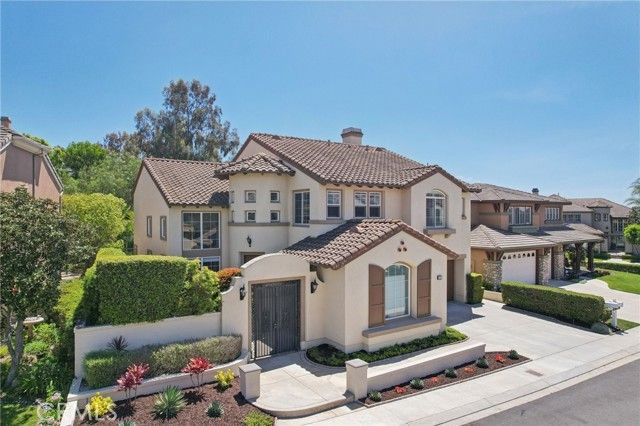 6 Westchester Court, Laguna Hills, CA 92679