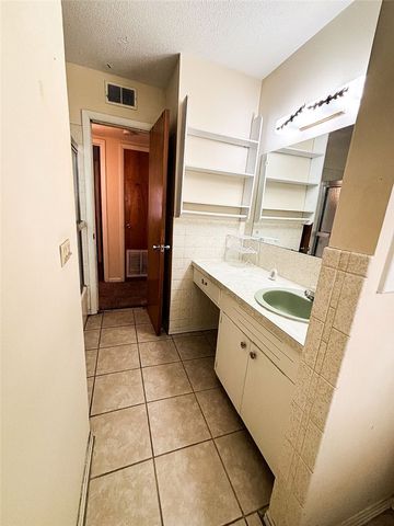 818 Locust Street, Mountain Home, AR 72653