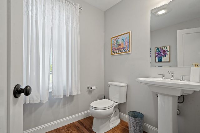 66 Castine St, Worcester, MA 01606