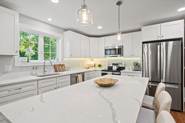 66 Castine St, Worcester, MA 01606
