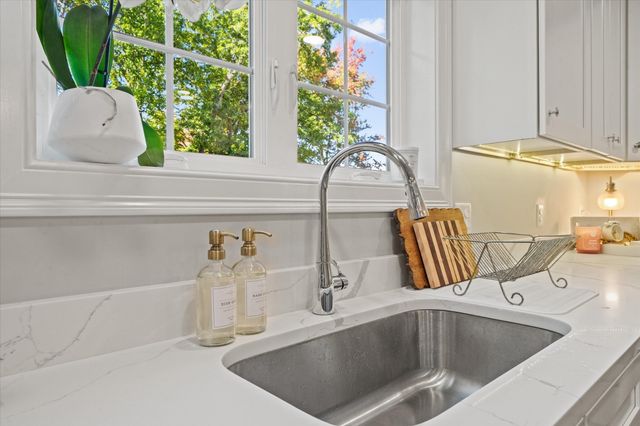 66 Castine St, Worcester, MA 01606