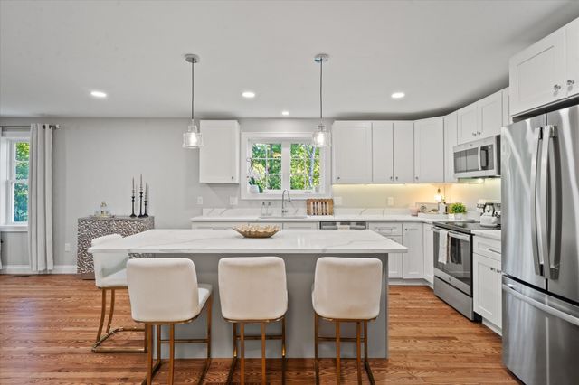 66 Castine St, Worcester, MA 01606