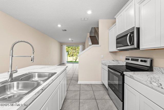 882 ROTARY Road, Jacksonville, FL 32211