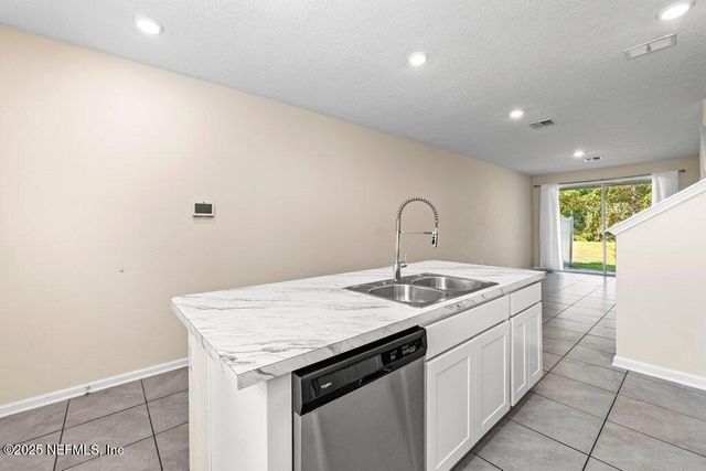 882 ROTARY Road, Jacksonville, FL 32211