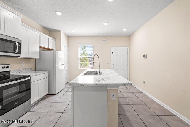 882 ROTARY Road, Jacksonville, FL 32211