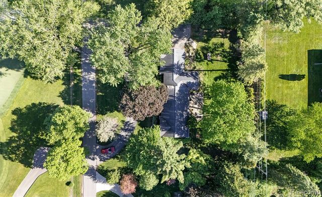 6121 Golfview Drive, Bloomfield Hills, MI 48301